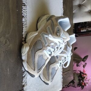 New Balance Women's Shoes 9060